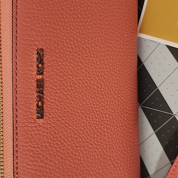 Michael Kors Large Wallet in Grapefruit NWT - Picture 2 of 7
